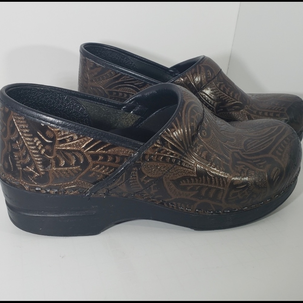 Dansko Brown Tooled Leather Brown Professional Doctor Nurse Clog 40,9.5-10